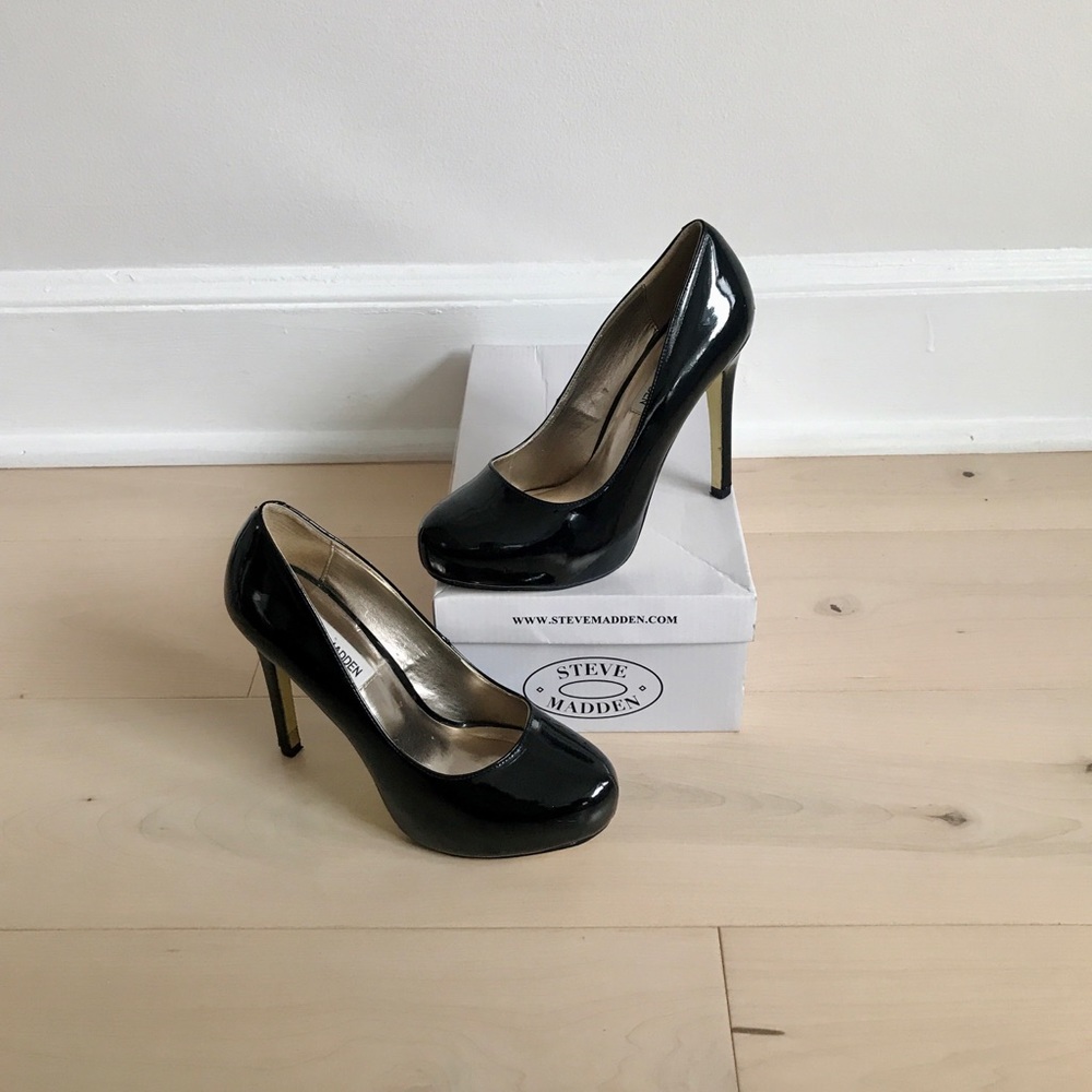 Steve Madden-Meltz Black Platform Pumps